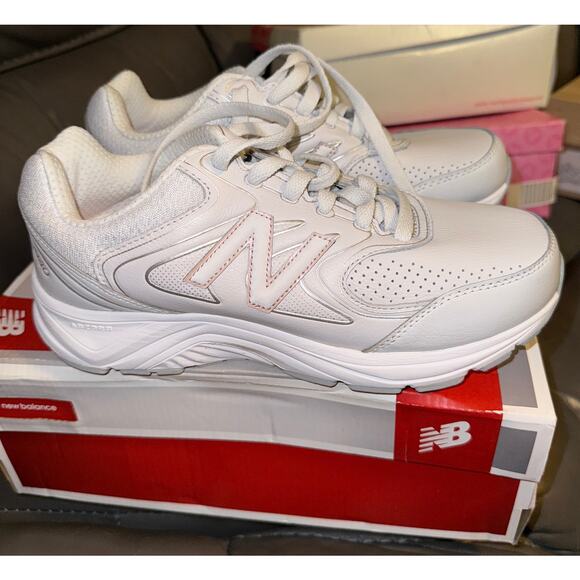 New Balance Shoes - WOMENS NEW BALANCE 840 ATHLETIC OFF-WHITE WALKING LEATHER SHOES SIZE 8.5